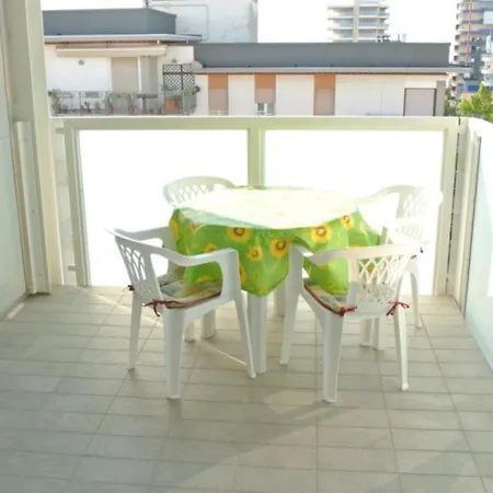 Cozy Coastal Flat With Balcony In Lignano * Λινιάνο Σαμπιαντόρο