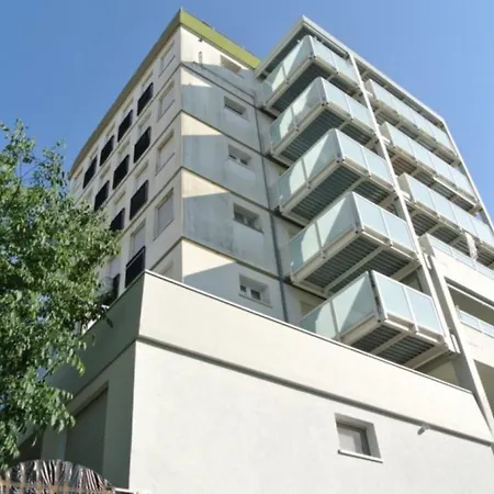 Cozy Coastal Flat With Balcony In Lignano *