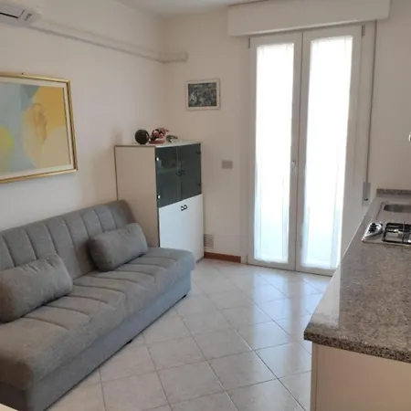 Cozy Coastal Flat With Balcony In Lignano *