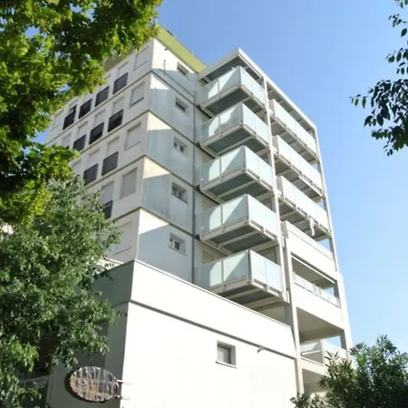 Cozy Coastal Flat With Balcony In Lignano
